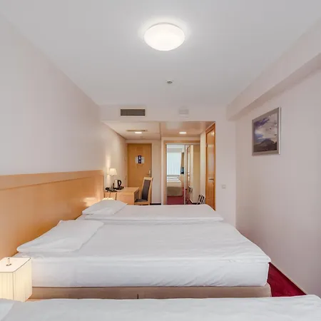 Viesnīca Islande With Free Parking 4*
