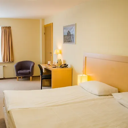 Islande With Free Parking 4*