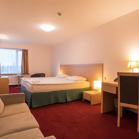 Islande With Free Parking ריגה